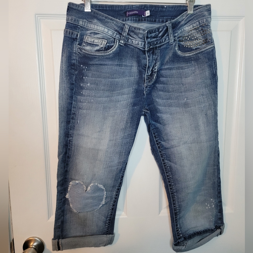 Vigoss Jean Capri Size 9 Medium Wash Blue Patchwork Heart Patch